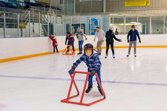 The District of Muskoka is hosting a free family skate on November 18 (Photo: Town of Huntsville)