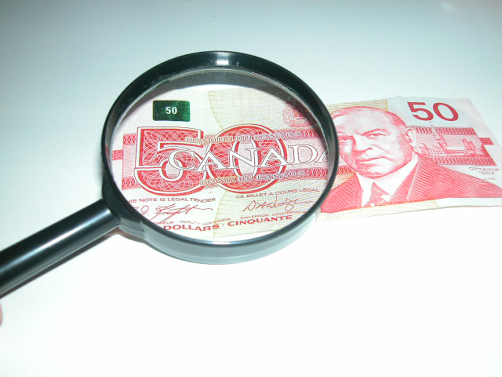 MagnifiedMoney_FreeImages_JamezPicard