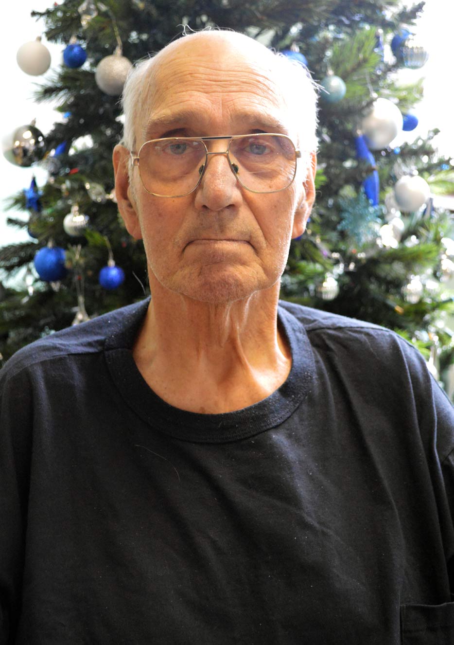 A sure sign of his determination to recover, Ray used his feet to help Grant wheel him to a Christmas tree in the hospital to have his picture taken.