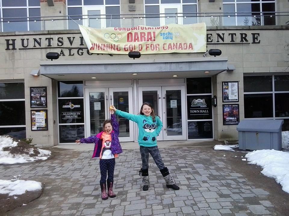 Elyse and Raquel Kerzel-Jarvis show off the egg they found outside the Algonquin Theatre in the 2014 egg hunt (Photo: Eva Kerzel)