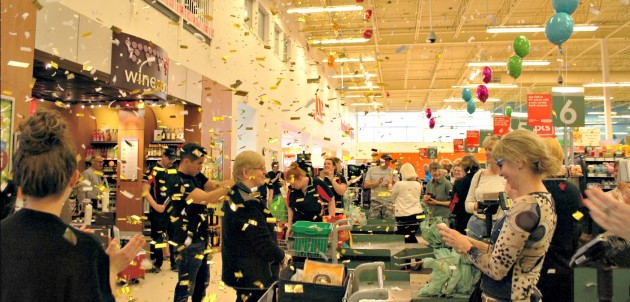 Lucky customers got free groceries at Robinson’s 20th anniversary celebration