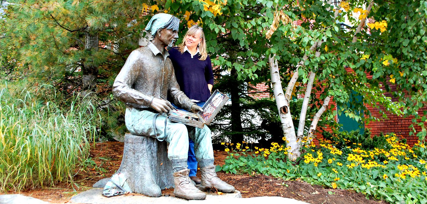 Downtown Huntville BIA Executive Director Helena Renwick tells Tom Thomson’s statue about the tulips that will be sprouting up around him in the spring of 2017