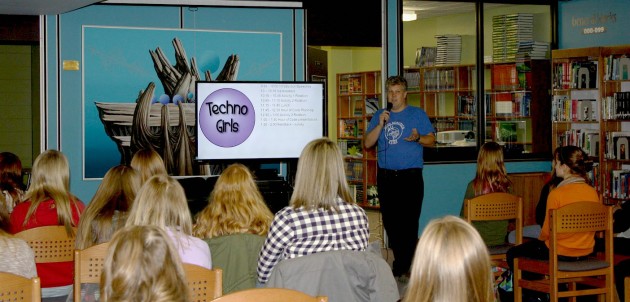 Techno Girls aims to engage more girls in STEM at Huntsville High School
