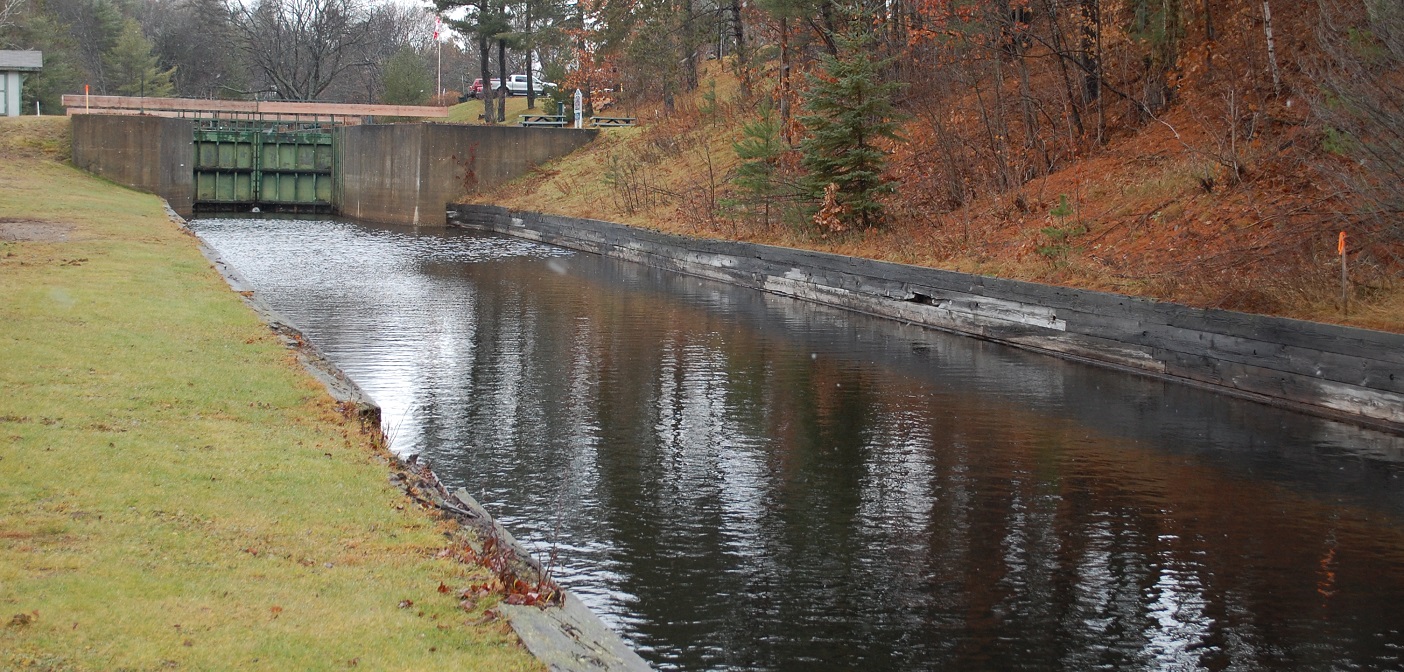 The timber retaining walls at the Brunel Locks have reached the end of their life