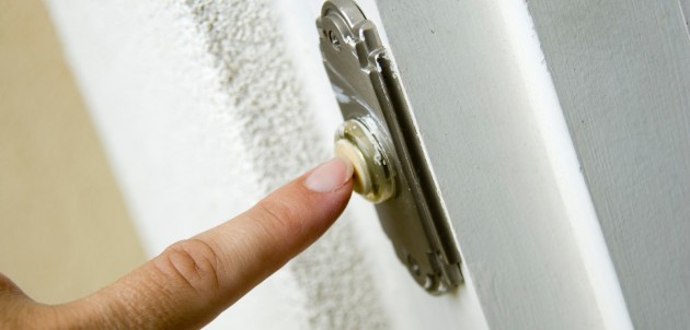 Beware scammers going door-to-door posing as District staff