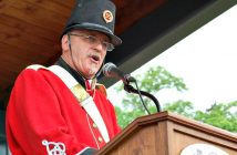 Captain George Hunt (played by Ron Gostlin) regales the crowd