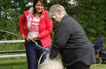 It was the first time at the apple orchard for Danie Ramirez-Diakun, left, and June Anne Crawford