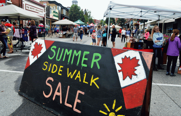 Rain doesn’t dampen spirits at Summer Sidewalk Sale