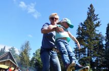 Kate lifts her five-year-old daughter, Syd, to the finish line.