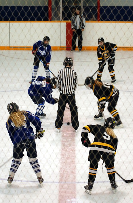 The Huntsville Sting face off against the North Simcoe Bantam Blue Capitals