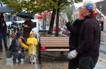 Patricia Mann watches juggling clown Ken Cole in front of The Great Vine