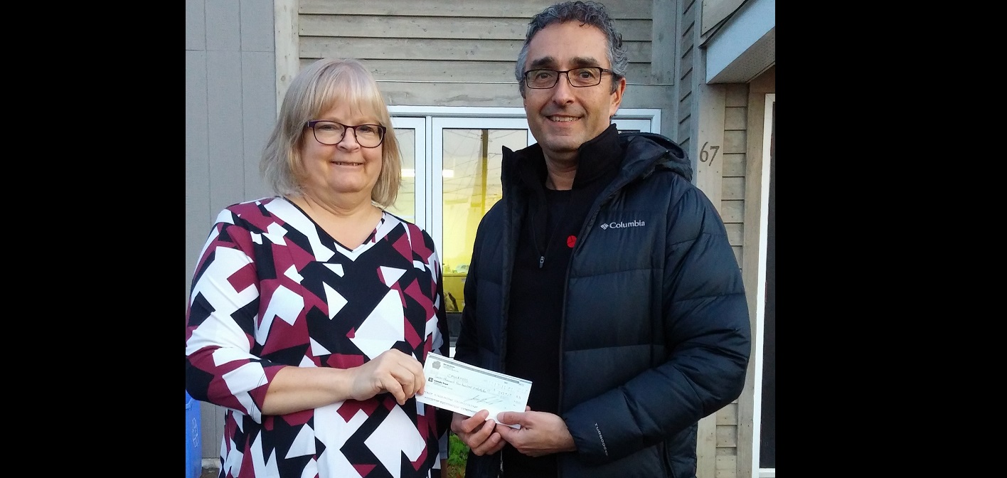 Jim Brendish (right) presents a $10,000 cheque to Diane Brown DeMarco from CMHA Muskoka-Parry Sound