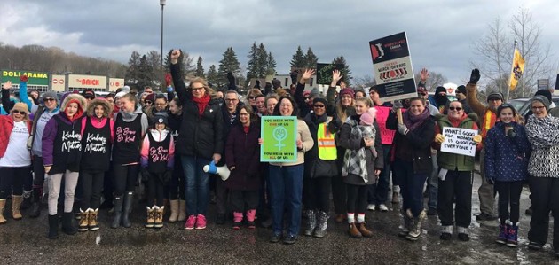 More than 125 show solidarity for women’s rights at Women’s March Muskoka