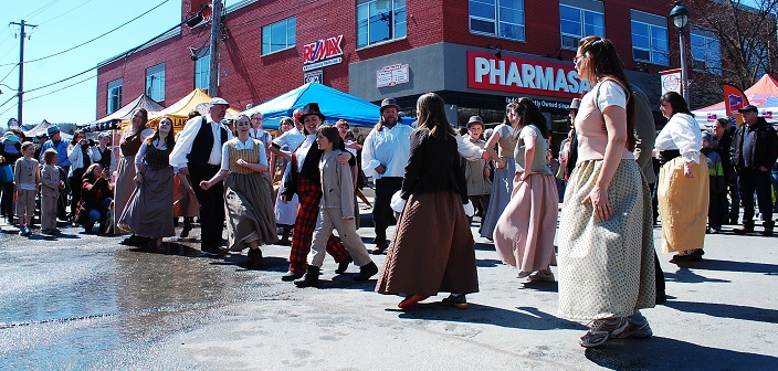 The cast of Oliver! surprised festival goers with an outdoor number from the show, on this weekend at the Algonquin Theatre.