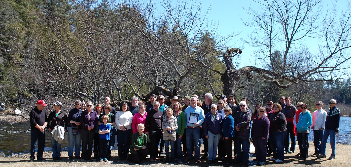 Port Sydney residents and dignitaries celebrate the Giving Tree’s inclusion in the Forests Ontario Heritage Tree Program