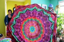 Don't the colours of this bedsheet just captivate you?!