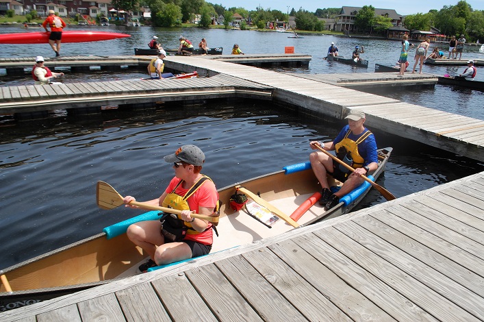 Tandem teams get ready for their first lap. In the foreground: Laura MacDermaid (left) and Rick Swinson.