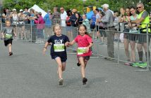Holding hands right to the finish!