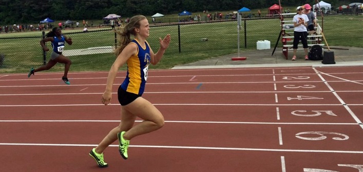 Gabby Arsenault running the 200m semifinals at OFSAA (Photo by J.P. Arsenault)