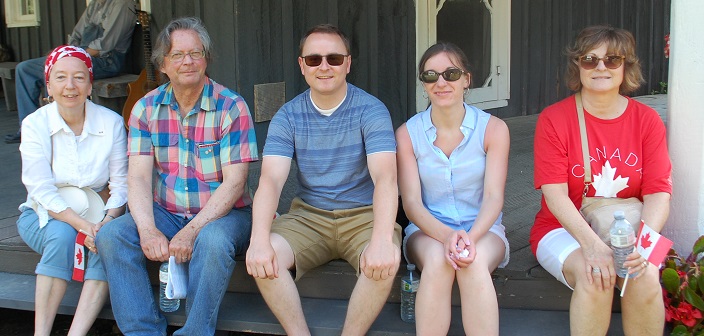 (From left) Noreen Mitchell, Steve Campbell, Justin Webber, Lauren Dickson, and Colleen Webber keep cool