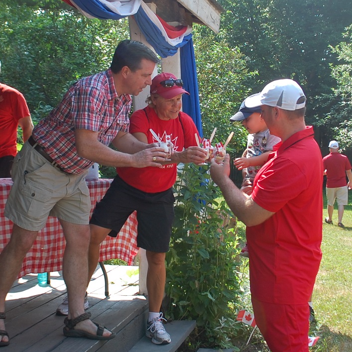 Councillor Bob Stone and Deputy Mayor Karin Terziano hand out strawberry scones