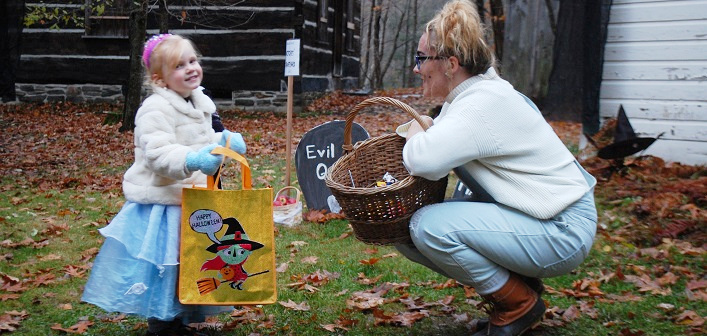 Elsa (a.k.a. Eleanor Miller) shares a laugh with Erica Cole at the Witches’ Graveyard on MHP’s Great Pumpkin Trail