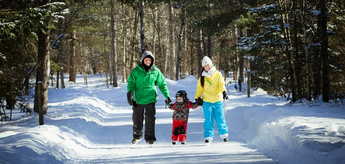 The Arrowhead skating trail is fun for all ages. (Photo: Muskoka Tourism)