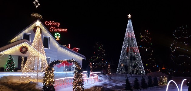 Video: 46,000 lights, 12 holiday songs, and a whole lot of Christmas spirit