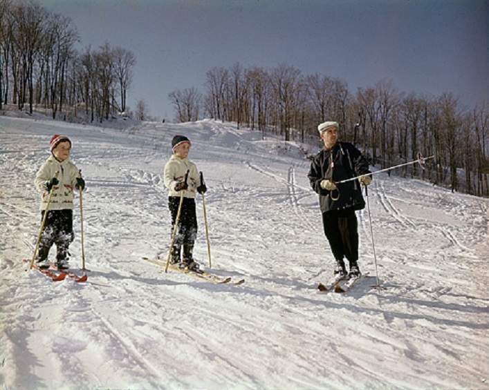 Wayback Wednesday 2018-50 Downhill skiing Archive of Ontario (large)