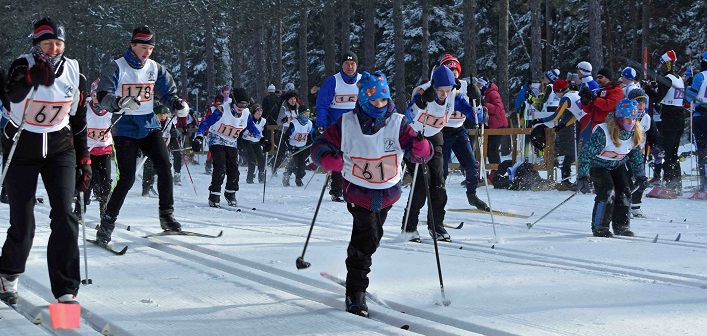 The 5k skiers glide out of the start at the 2019 Muskoka Loppet