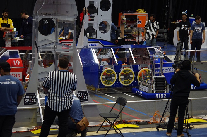 The Hoyas robot delivers the hatch (supplied)