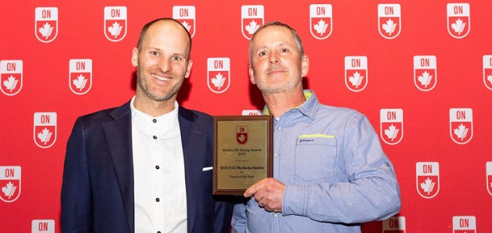 Bruce Howell (right) receives the Alpine Ontario Event of the Year award for the Muskoka Ski Club’s annual rodeo (Alpine Ontario / Facebook)