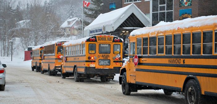 Buses-drop-off-students-at-Huntsville-High-School-702×336