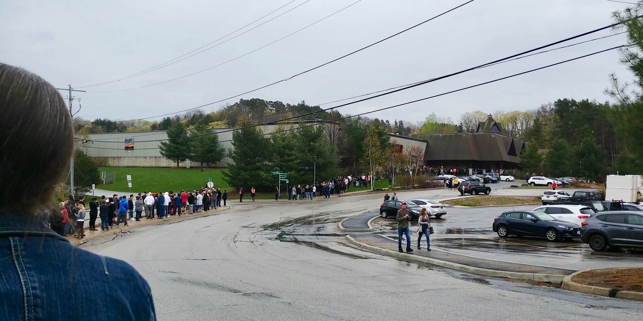 A long line of ticket holders wait to be let into the May 19 Snoop Dogg concert at the Canada Summit Centre (supplied)
