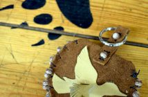 How adorable is this?! It would make for the perfect little change purse.