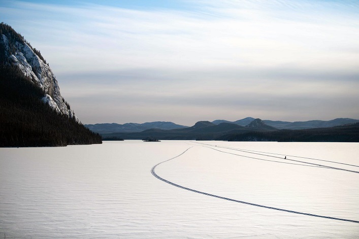 A view of the race course on the Yukon River. You can see some past competitors on the course. (Courtesy of Yukon Arctic Ultra)
