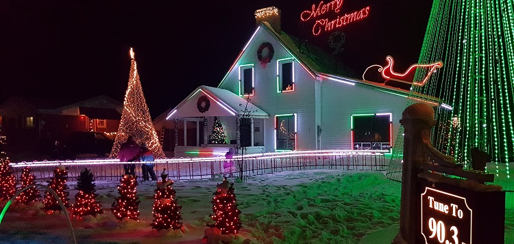 Novar Christmas House 2019 (Dawn Huddlestone)