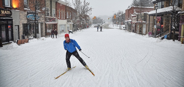 Cross-country skiing on Main Street, Huntsville (Huntsville Lake of Bays Chamber of Commerce)