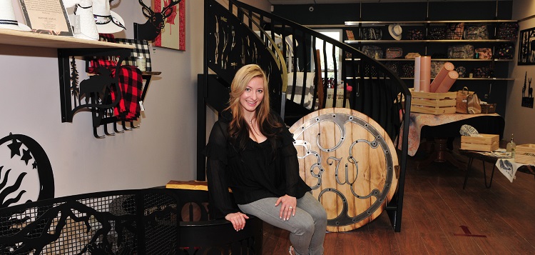 Jewel Keeter at The Friendly Fox (Heather Douglas)