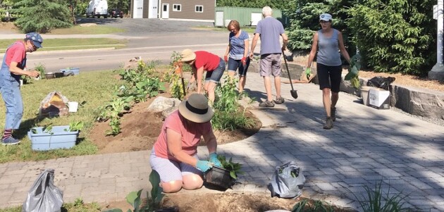 Community members donate time, plants to beautify Flag Park