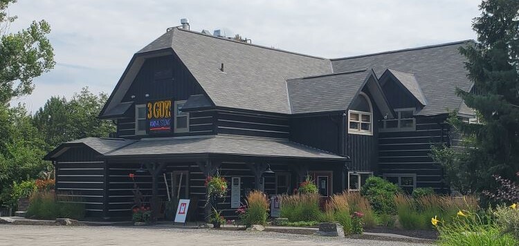 A customer at 3 Guys And A Stove who tested positive for COVID-19 prompted the temporary closure of the restaurant. (Tamara de la Vega)