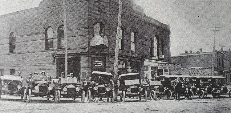 Wayback-Wednesday-46a-J.E.-Mosleys-hardware-store-and-Model-Ts.jpg