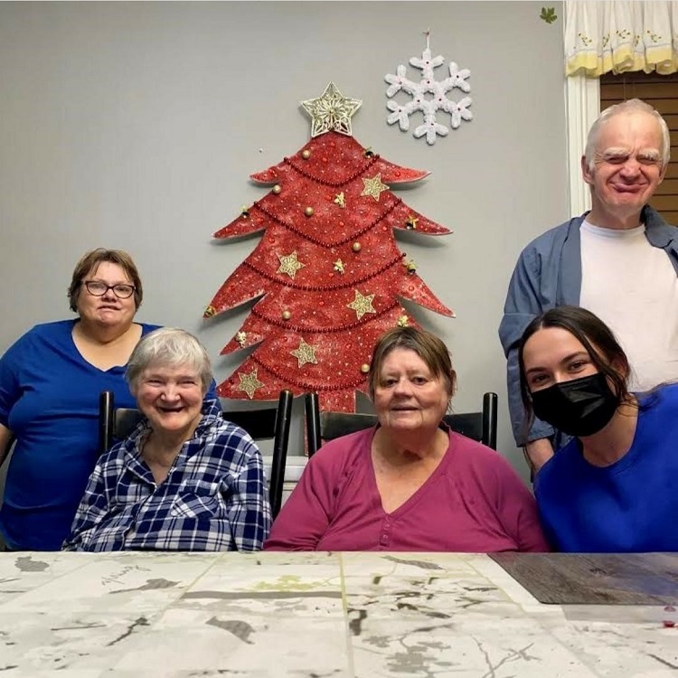 Annette, David, Ruth, Linda, and Olivia from CLH with their decorated tree (clhuntsville / Instagram)