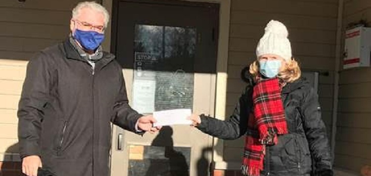Lakeland Holding CEO Chris Litschko donates a cheque to Ruth Holloway, program manager of Muskoka Women’s Shelters and Services (supplied)