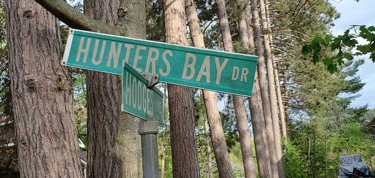 Hunters-Bay-Drive-sign.jpg