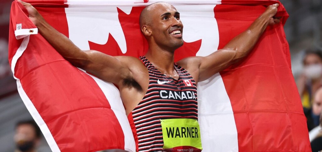 Damian Warner celebrates after winning Olympic gold (REUTERS/Lucy Nicholson)