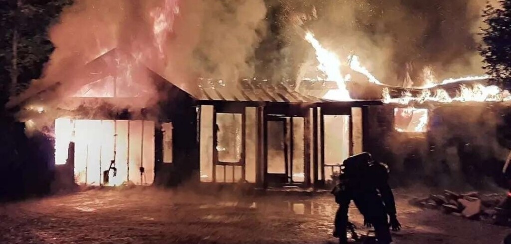 Sep. 7 fire on Fieldale Road (Photo: @huntsvillelakeofbaysfire / Instagram)