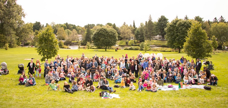 Friends-of-Muskoka-Midwives-prepandemic-gathering-supplied.jpg