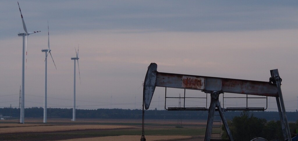 windmill-2722021_1280.jpg