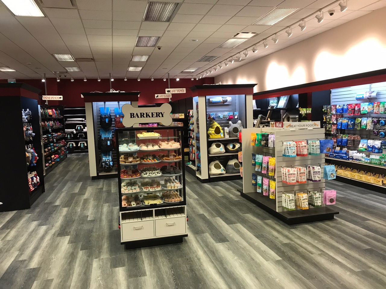 There's a new dog in town! Global Pet Foods Huntsville is now open